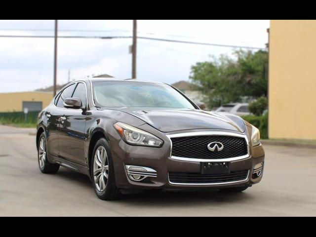 2016 INFINITI Q70 Base