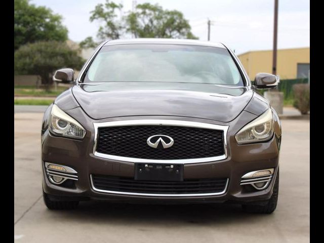 2016 INFINITI Q70 Base