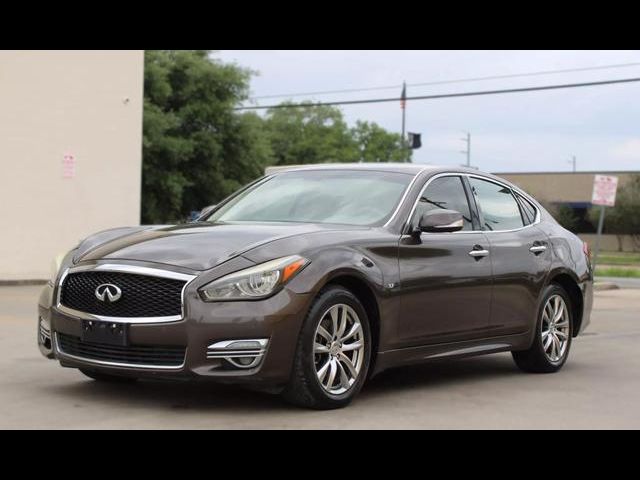 2016 INFINITI Q70 Base