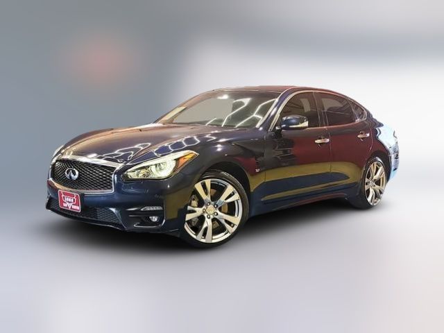 2016 INFINITI Q70 Base