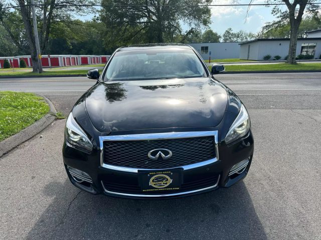 2016 INFINITI Q70 Base