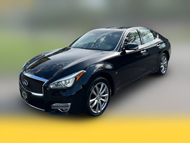 2016 INFINITI Q70 Base