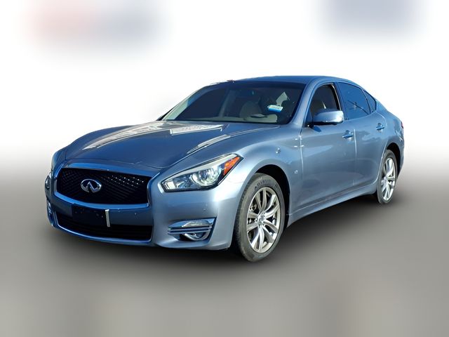 2016 INFINITI Q70 Base