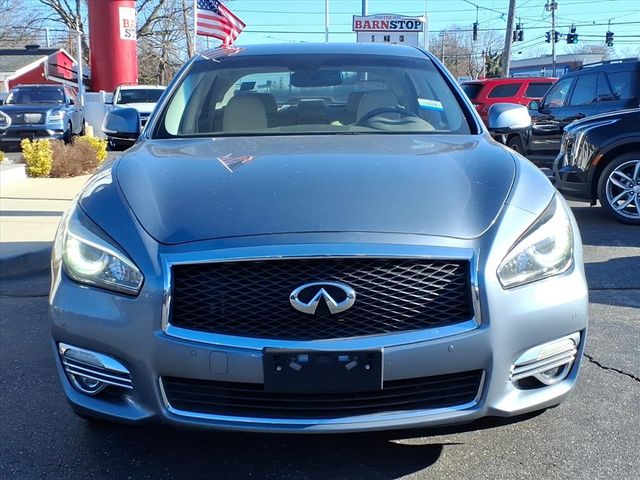 2016 INFINITI Q70 Base