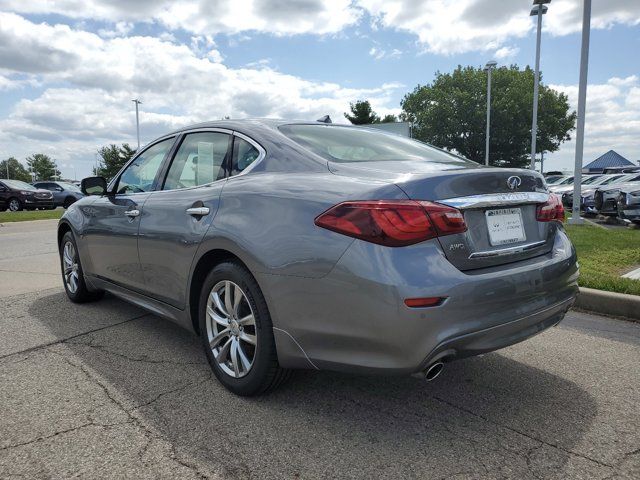 2016 INFINITI Q70 Base