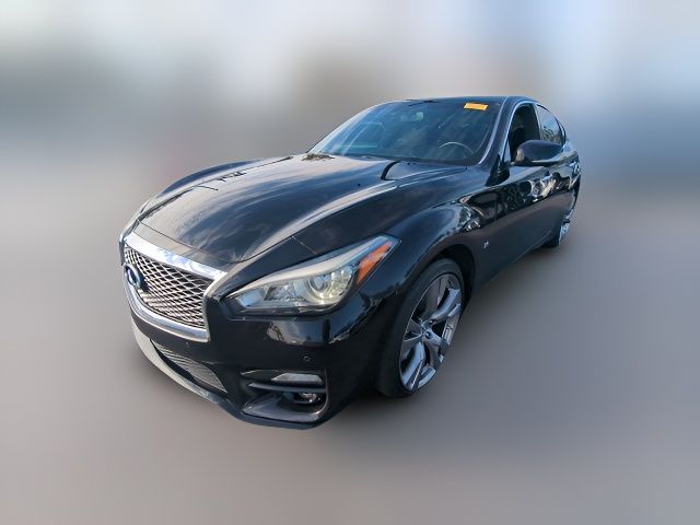 2016 INFINITI Q70 Base