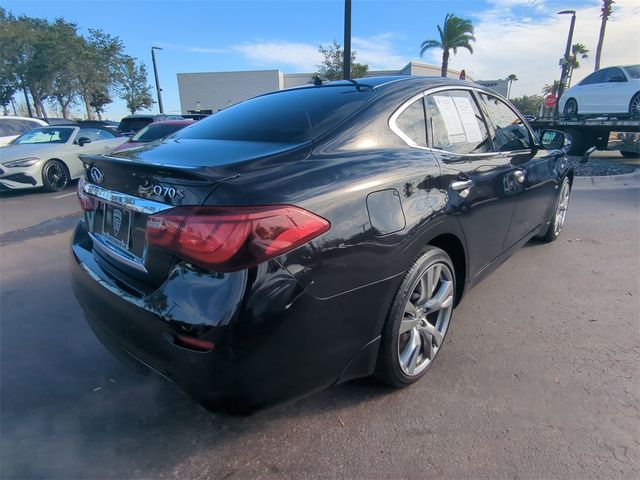 2016 INFINITI Q70 Base