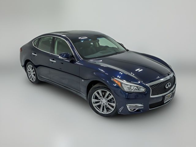 2016 INFINITI Q70 Base