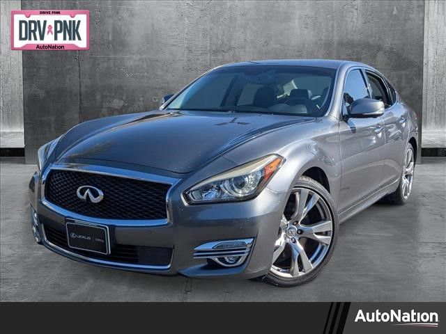 2016 INFINITI Q70 Base