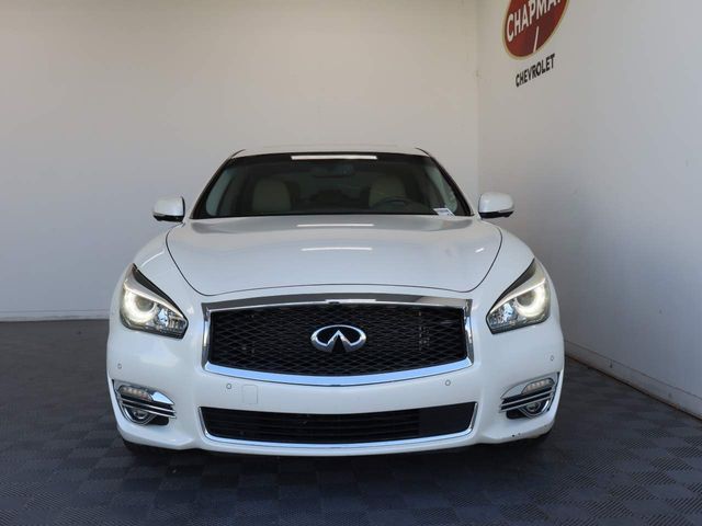 2016 INFINITI Q70 Base