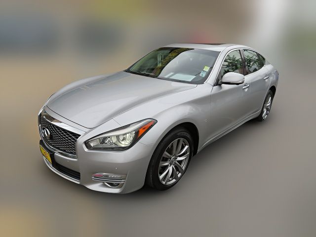 2016 INFINITI Q70 Base