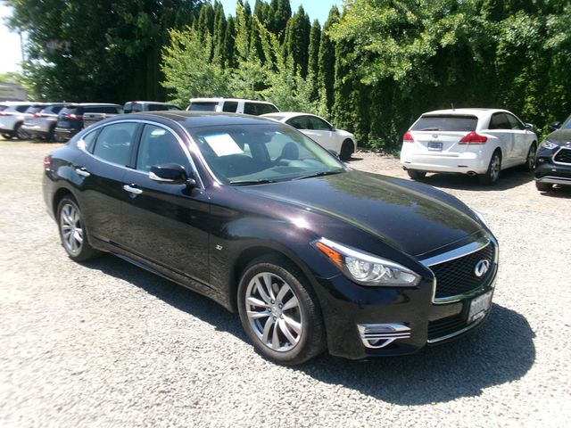 2016 INFINITI Q70 Base