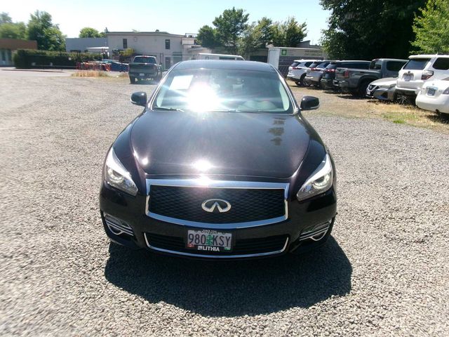 2016 INFINITI Q70 Base
