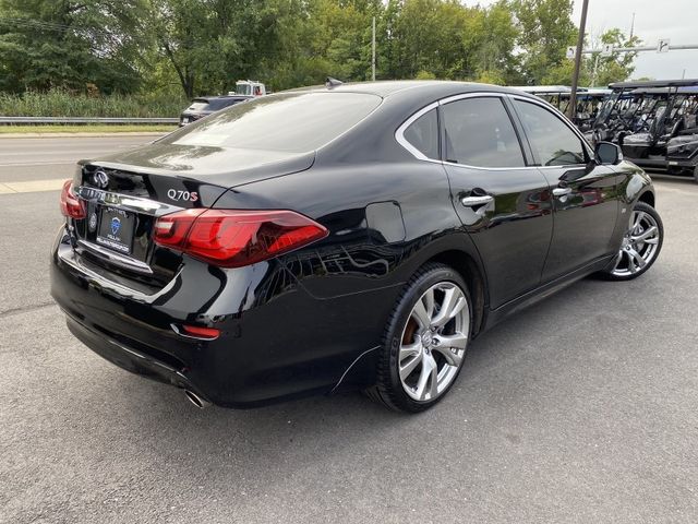 2016 INFINITI Q70 Base