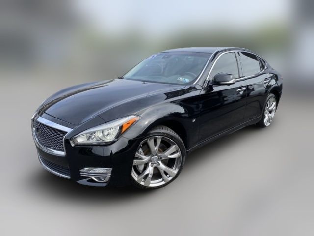 2016 INFINITI Q70 Base