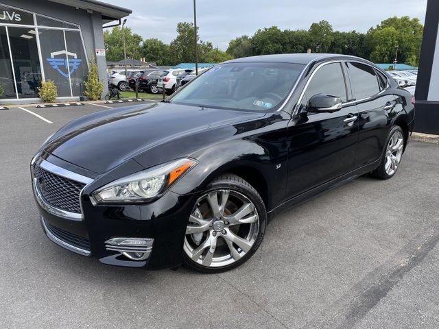 2016 INFINITI Q70 Base