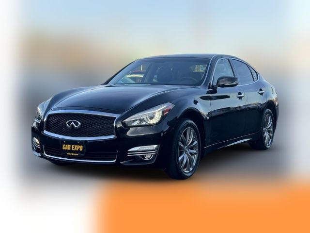 2016 INFINITI Q70 Base