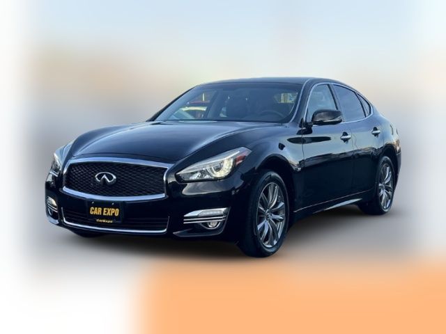 2016 INFINITI Q70 Base