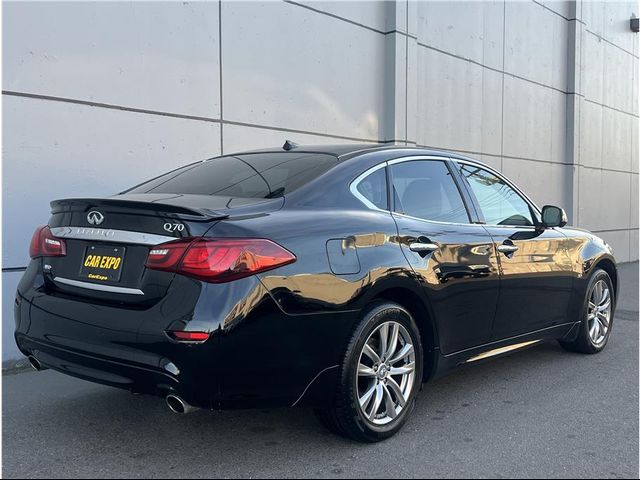 2016 INFINITI Q70 Base