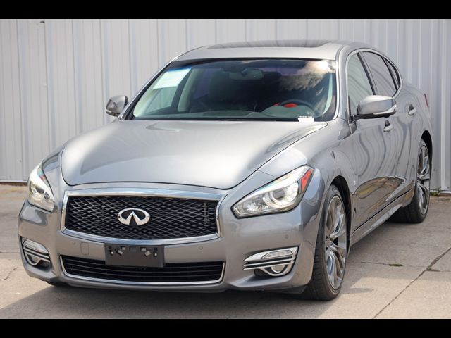 2016 INFINITI Q70 Base