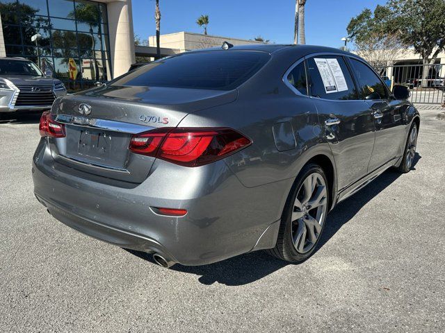 2016 INFINITI Q70L Base