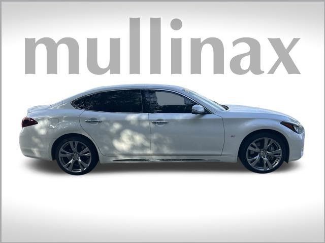 2016 INFINITI Q70L Base