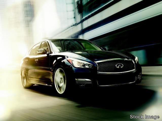 2016 INFINITI Q70L Base