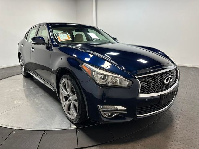 2016 INFINITI Q70L Base