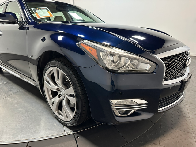 2016 INFINITI Q70L Base