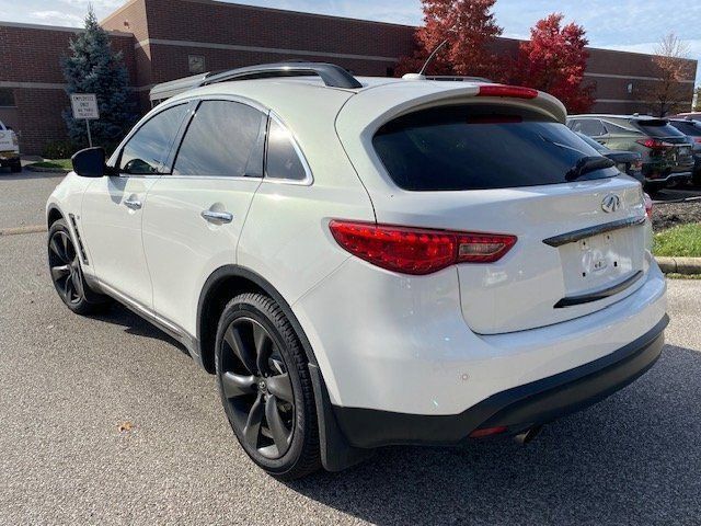 2016 INFINITI QX70 Base