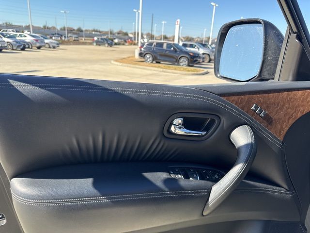 2016 INFINITI QX80 Base