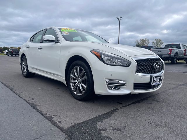 2016 INFINITI Q70 Base