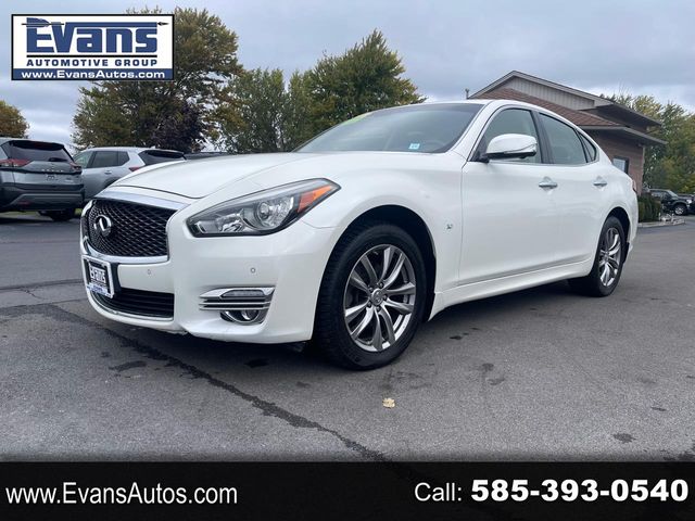 2016 INFINITI Q70 Base