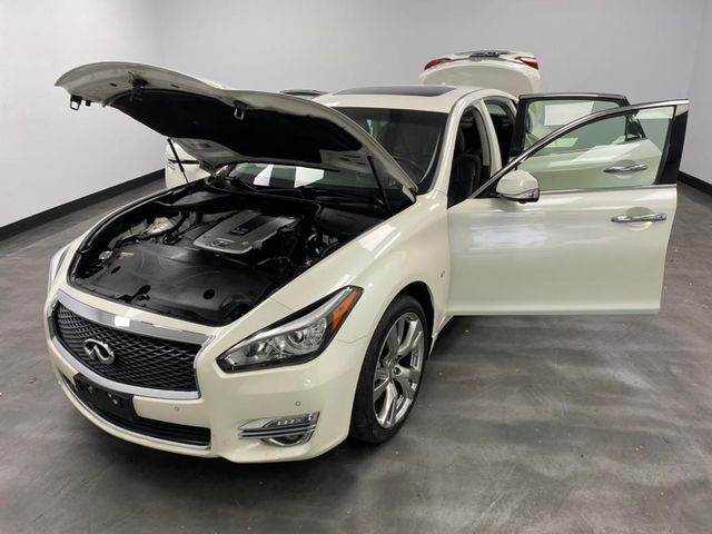 2016 INFINITI Q70 Base