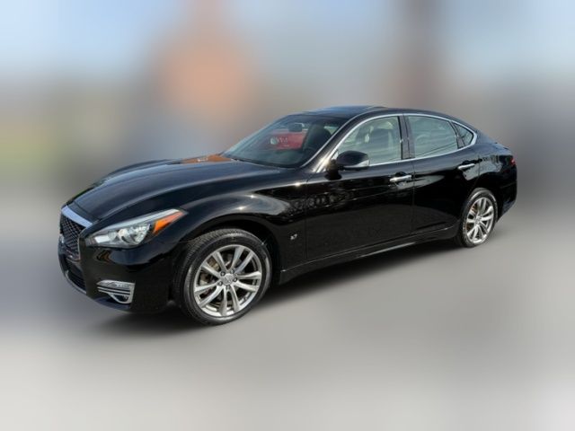 2016 INFINITI Q70 Base