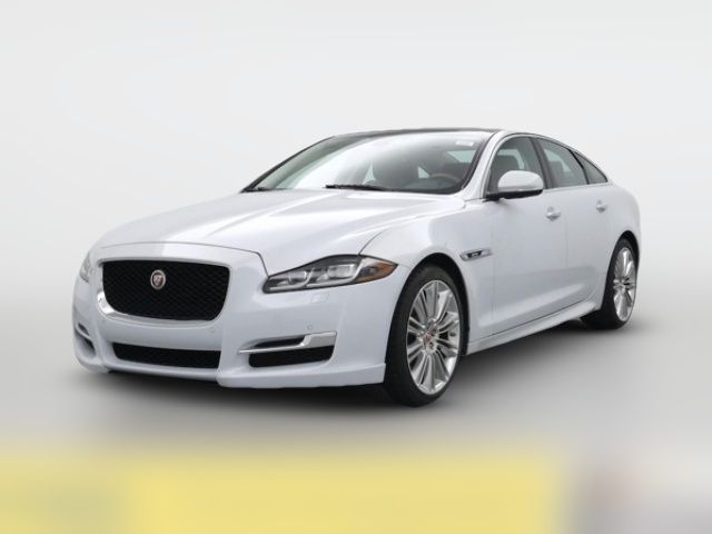 2016 Jaguar XJ R-Sport