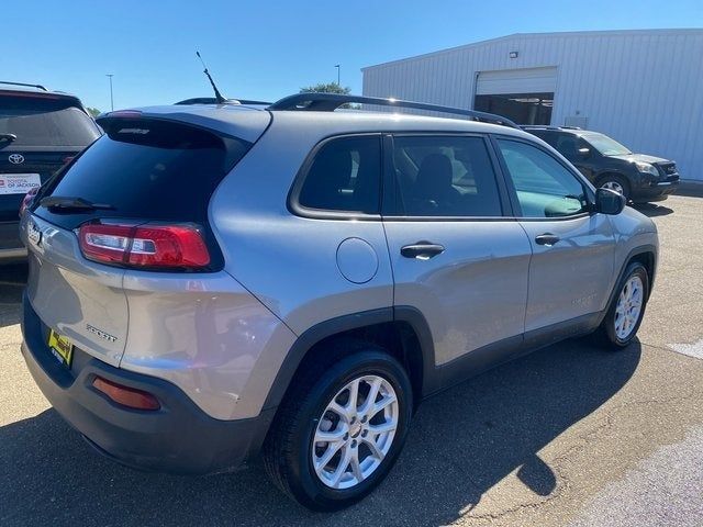 2016 Jeep Cherokee Sport