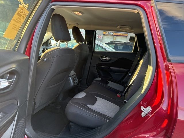 2016 Jeep Cherokee Sport