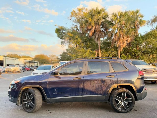 2016 Jeep Cherokee Sport