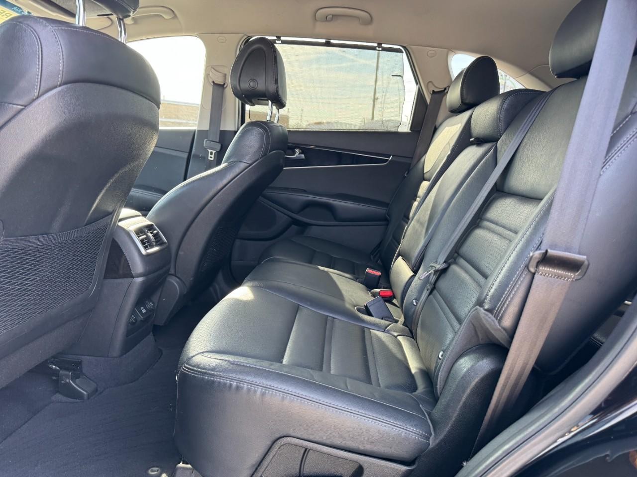 Vehicle image 10 of 28