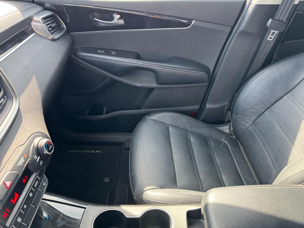 Vehicle image 13 of 28
