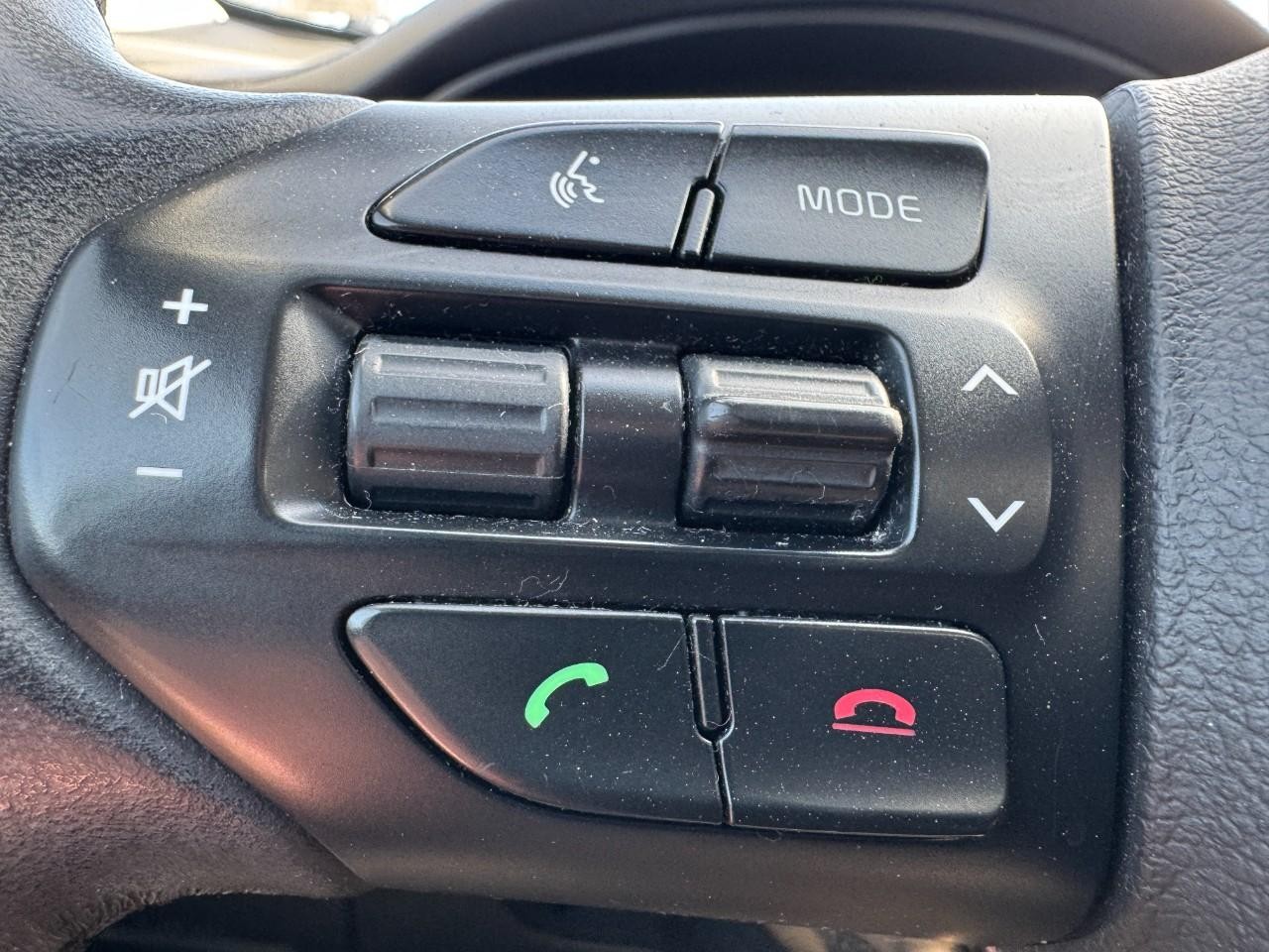 Vehicle image 16 of 28