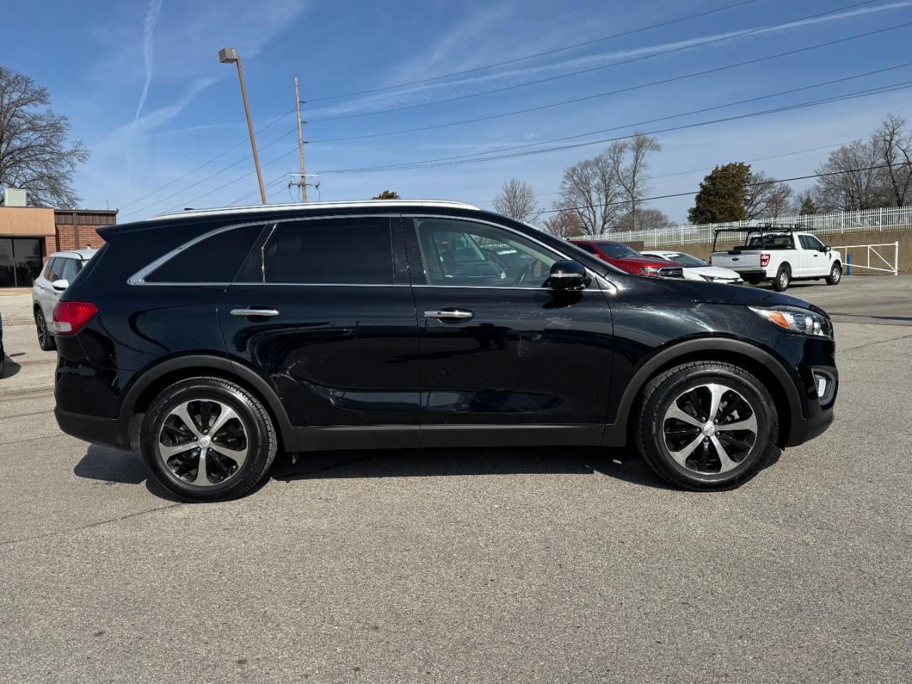 Vehicle image 4 of 28