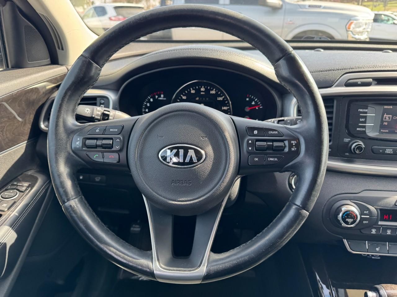 Vehicle image 12 of 28