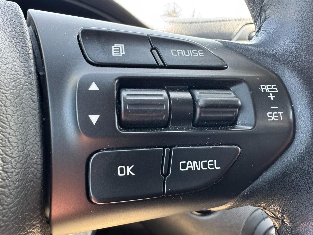 Vehicle image 17 of 28