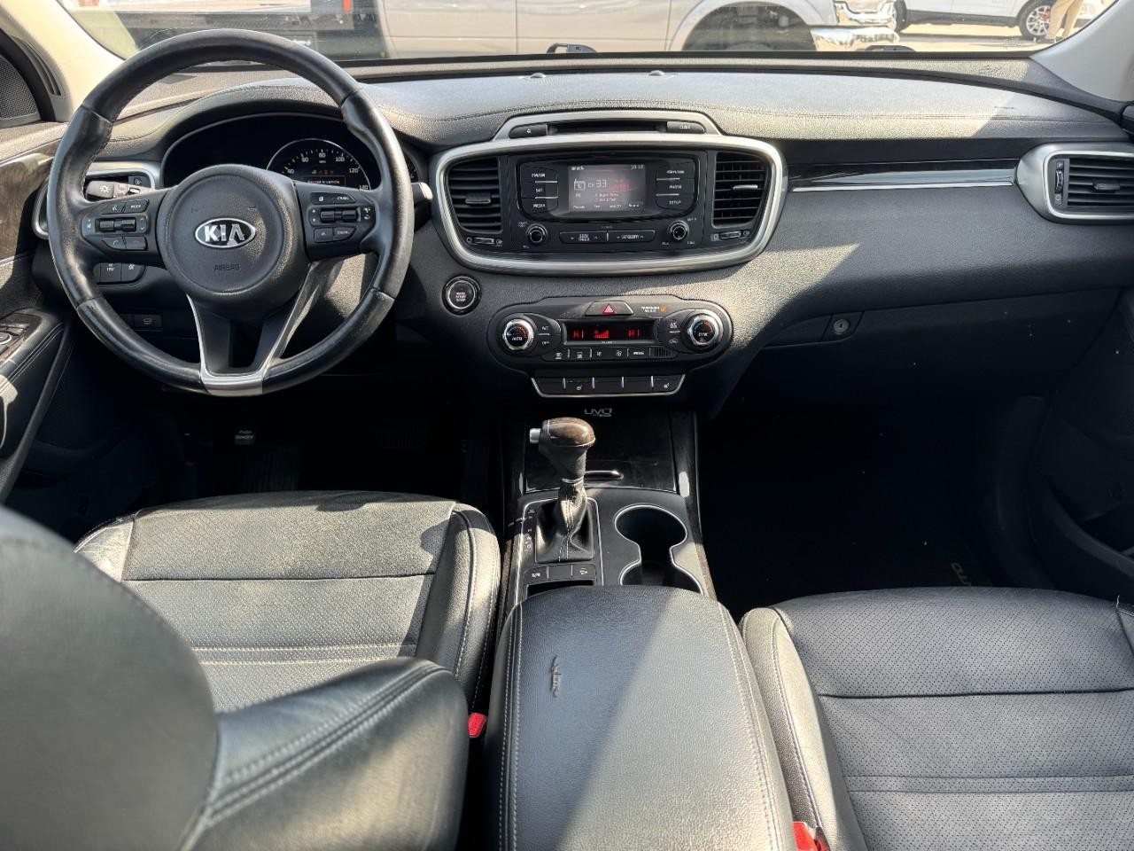 Vehicle image 11 of 28