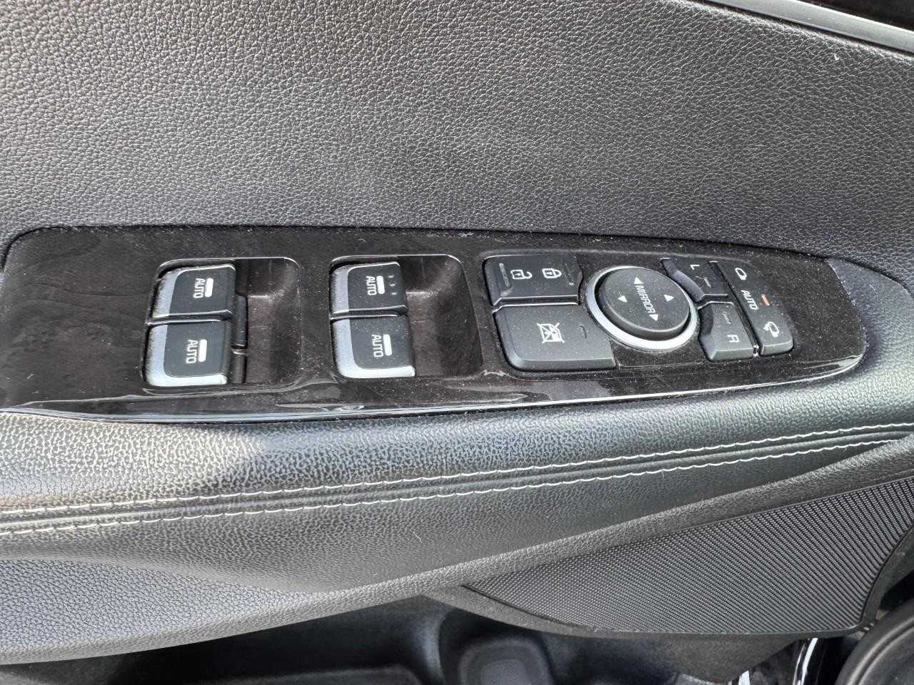 Vehicle image 15 of 28