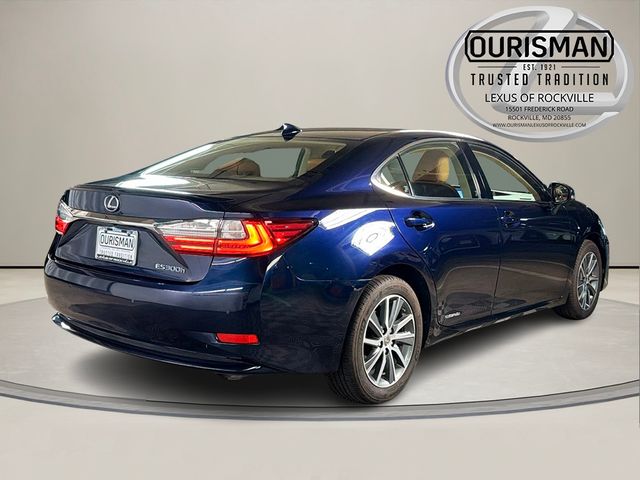2016 Lexus ES Hybrid 300h