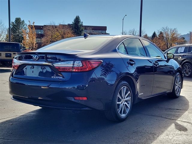 2016 Lexus ES Hybrid 300h