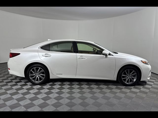 2016 Lexus ES Hybrid 300h